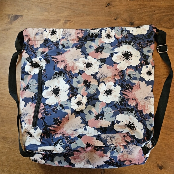 Lightweight Drawstring Floral Backpack Travel Theme Park - Picture 3 of 10